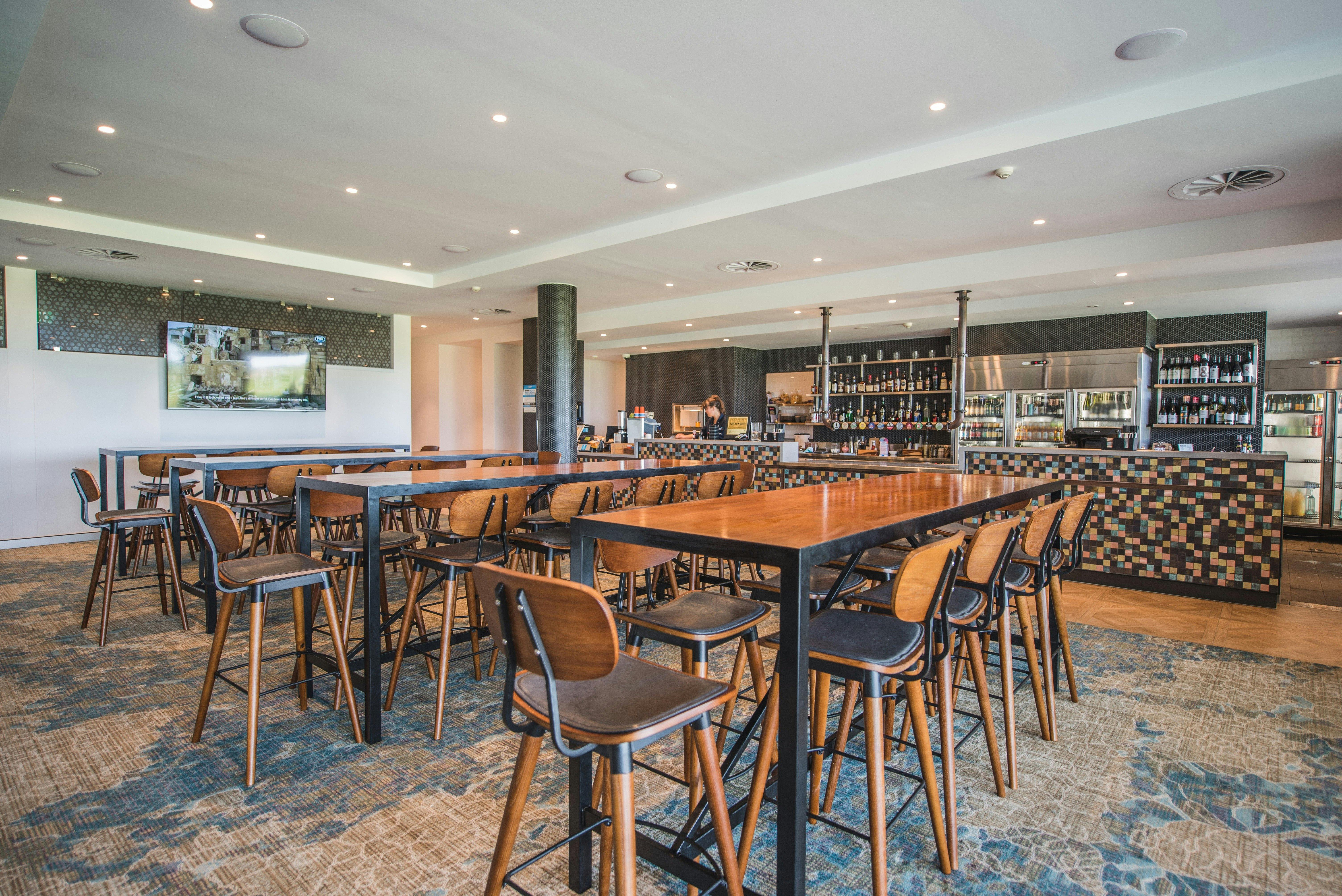 Tap Inn Bar and Lounge